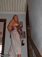 mature housewives milfs